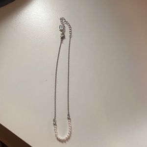 Silver pearl necklace